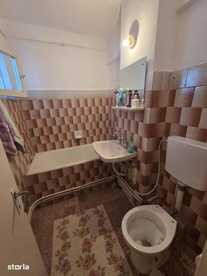 Apartament cu 3 camere semidecomandat în Viziru 1