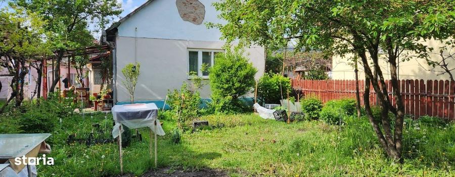 Casă cu 3 camere cu Teren 435 Mp în Florilor