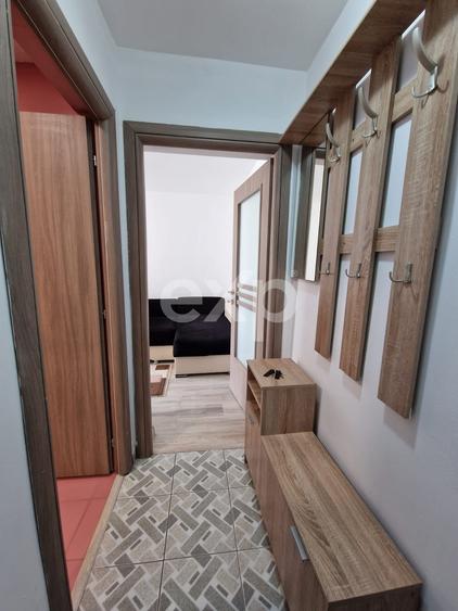 Apartament cu 2 camere semidecomandat, mobilat în Micro 11