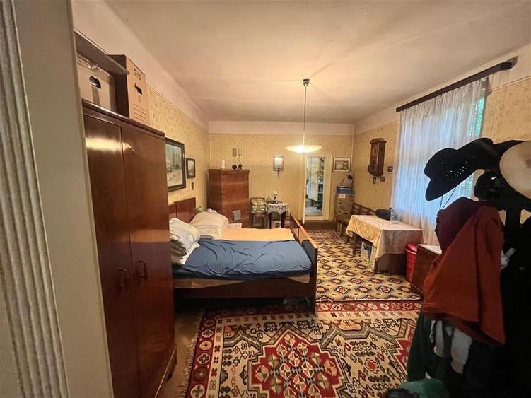 Casă individuală cu 5 camere cu Canalizare în Schei