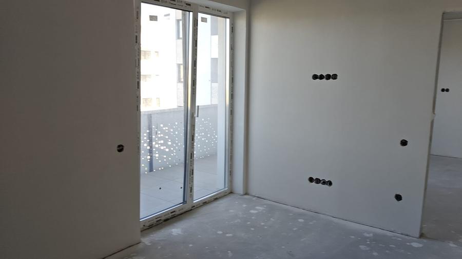 Apartament cu 3 camere semidecomandat în Apahida