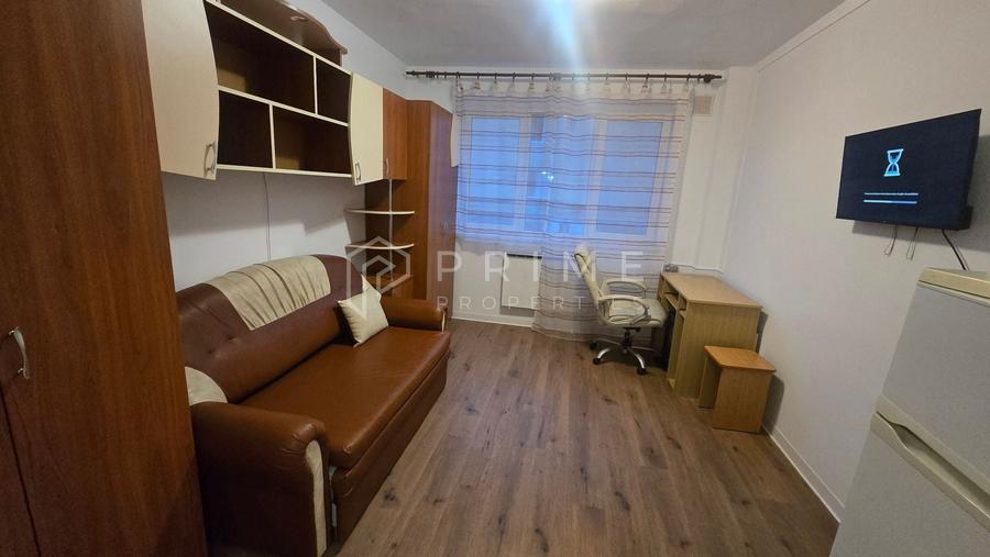 Garsonieră decomandată în 7 Noiembrie