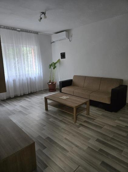 Apartament cu 3 camere decomandat în Micro 3