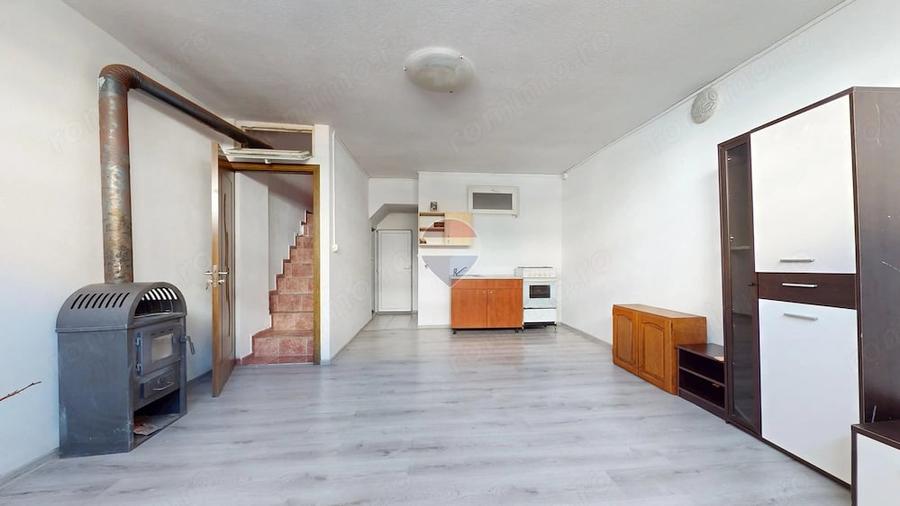 Apartament cu 3 camere semidecomandat în Florilor