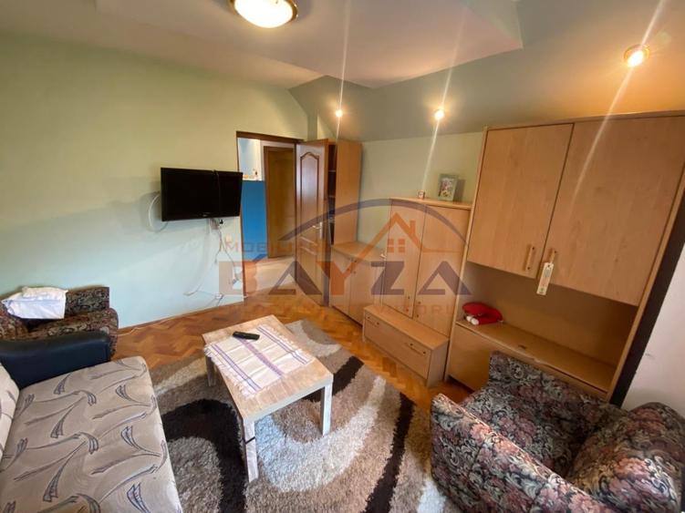 Apartament cu 4 camere decomandat, mobilat în Hotvon