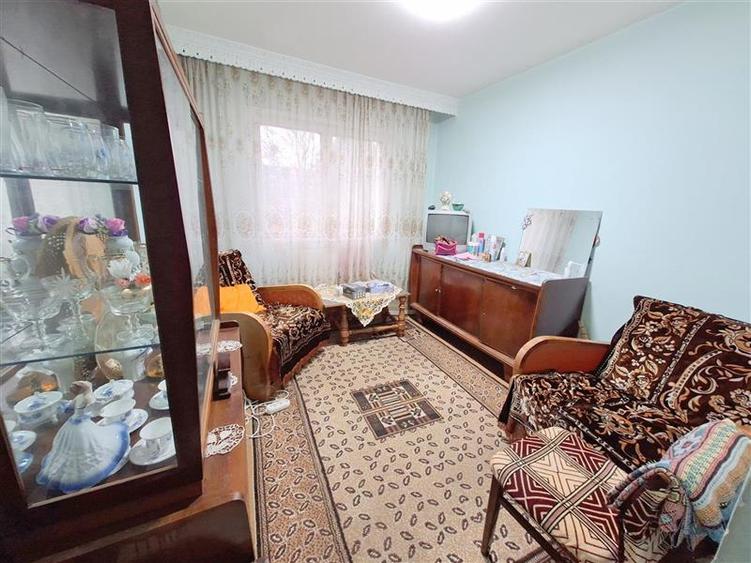 Apartament cu 4 camere decomandat în Narcisa