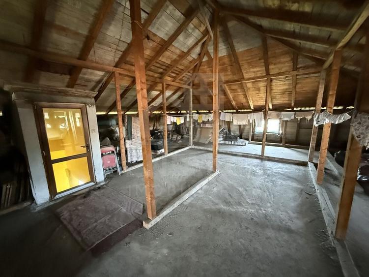 Casă cu 5 camere cu Teren 1039 Mp în Rovine