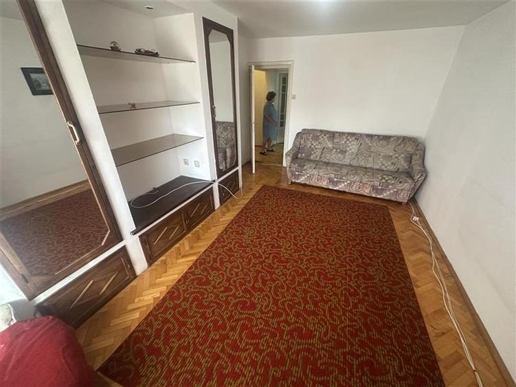Apartament cu 2 camere decomandat, mobilat în Bucovina