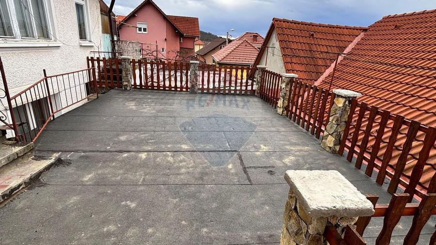 Casa duplex, 3 camere, curte, terasa, in zona linistita - 1