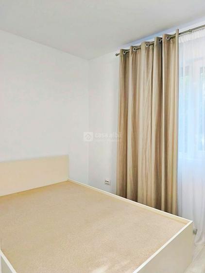 Apartament cu 3 camere nedecomandat, mobilat în Podu Roș