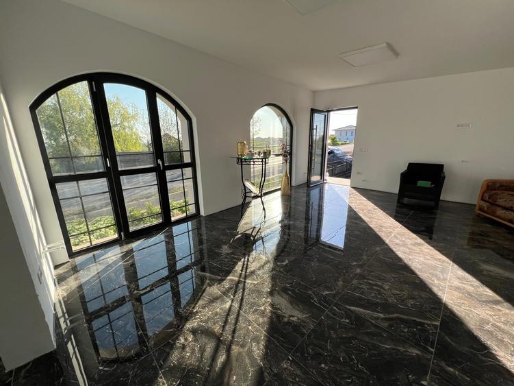 Casă individuală cu 4 camere cu Teren 300 Mp în Rediu