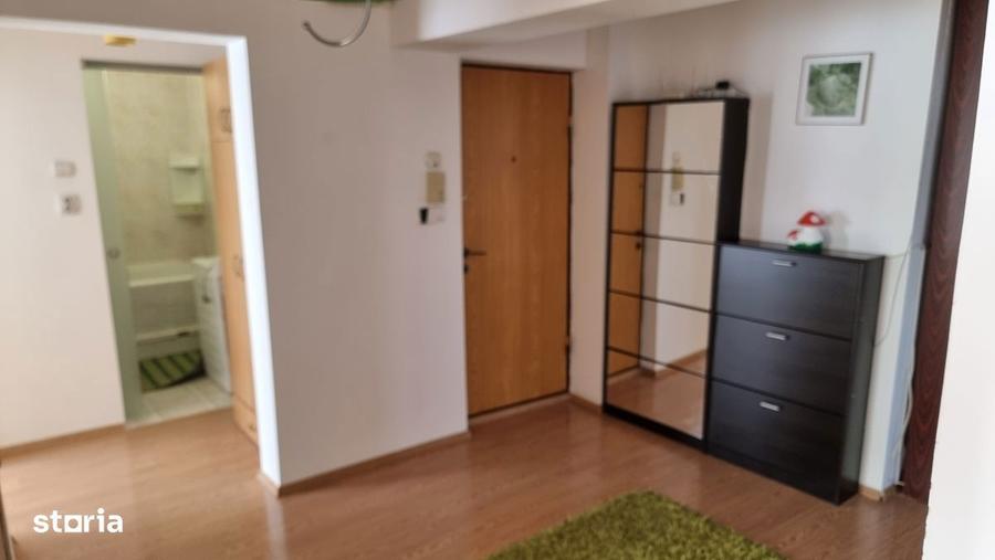 Apartament cu 3 camere, mobilat în Titan