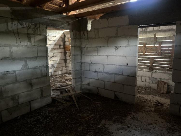 Casă individuală cu 4 camere cu Canalizare în Sud