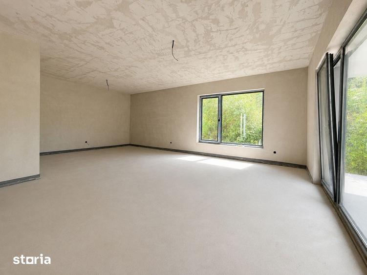 Casă cu 4 camere decomandat cu Teren 400 Mp în Luna