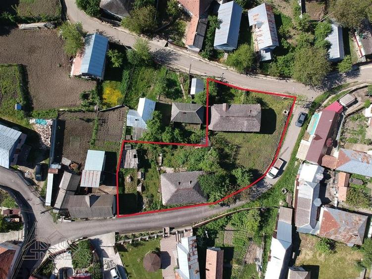 Casă cu 4 camere cu Teren 1000 Mp în Hăulișca