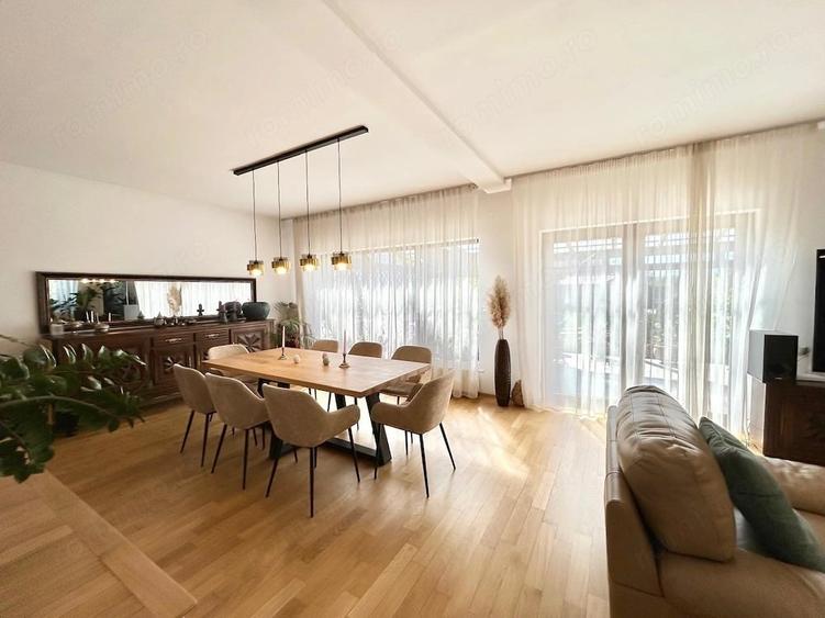 Casă cu 8 camere cu Teren 903 Mp în Odăile