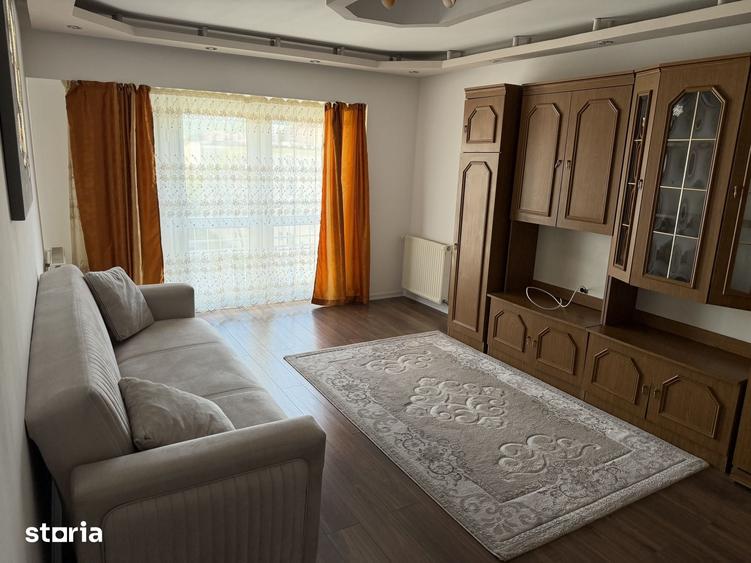 Apartament cu 3 camere în Tractorul