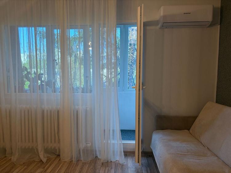 Apartament cu 3 camere semidecomandat, mobilat în Alexandru Obregia