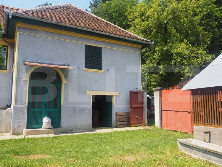 Casă individuală cu 5 camere cu Teren 11930 Mp în Sângătin