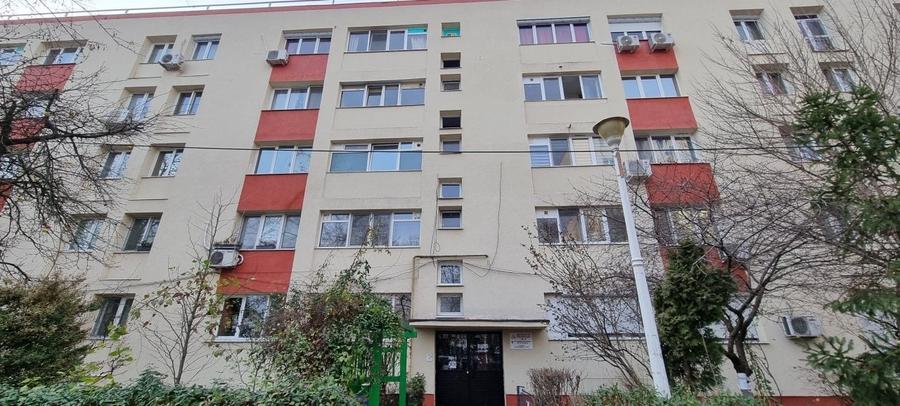 Apartament cu 2 camere semidecomandat în Berceni