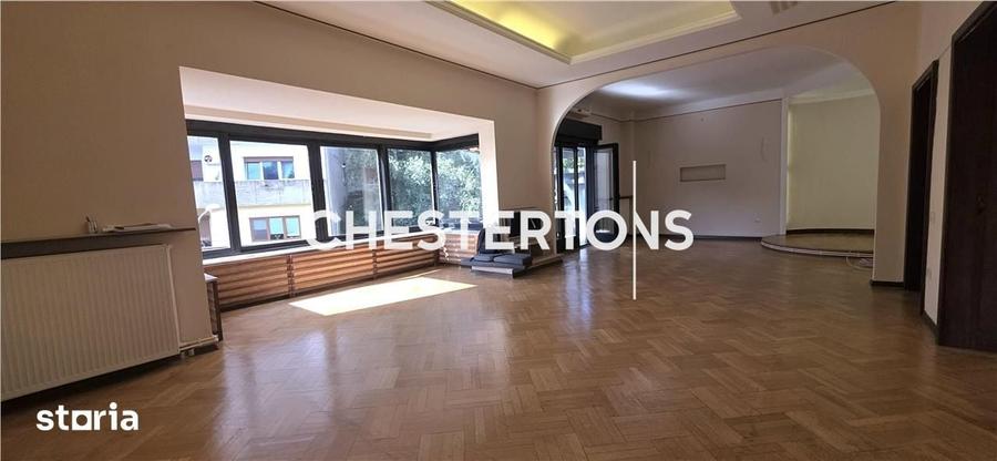 Apartament cu 5 camere decomandat în Dorobanți