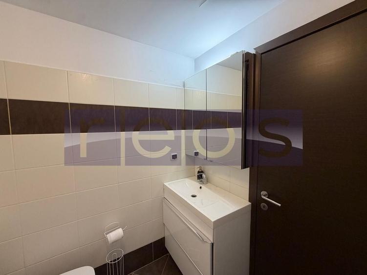 Apartament cu 3 camere decomandat, mobilat în Central