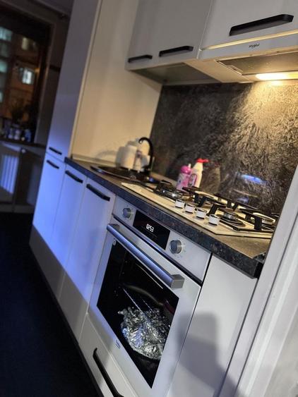 Apartament cu 3 camere decomandat, mobilat în Mazepa 1