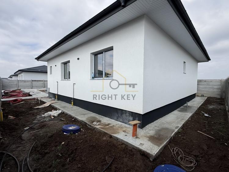Casă individuală cu 4 camere cu Teren 400 Mp în Clinceni