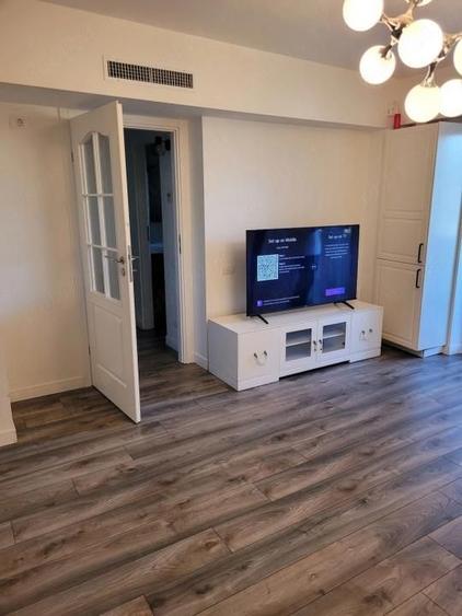Apartament cu 3 camere semidecomandat, mobilat în Băneasa — fotografia 3