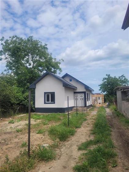 Casă individuală cu 3 camere cu Teren 230 Mp în Lumina