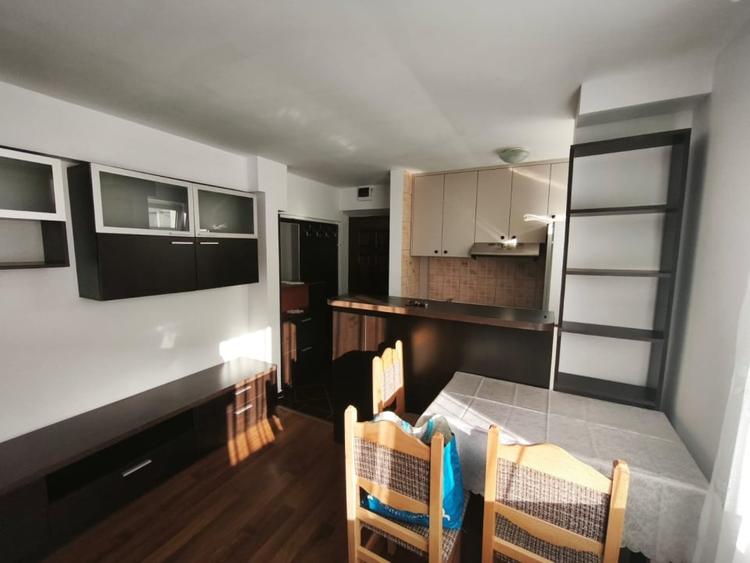 Apartament cu 2 camere semidecomandat, mobilat în Central