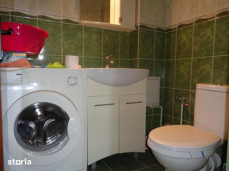 Apartament cu 3 camere decomandat în Bujac