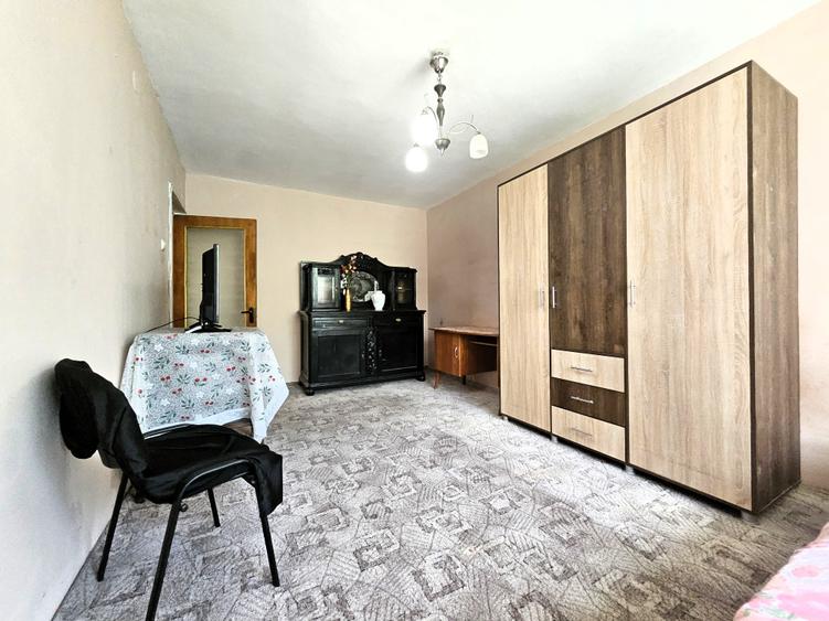 Apartament cu 3 camere decomandat în Drumul Taberei