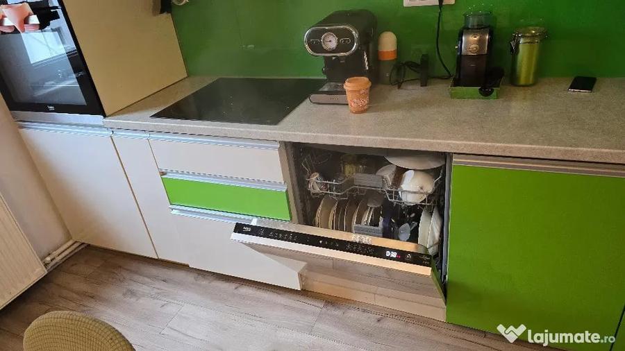 Apartament cu 4 camere decomandat în Central