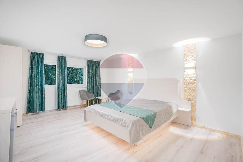 Hotel/Pensiune, de 377.5 mp, în Plaiul Foii