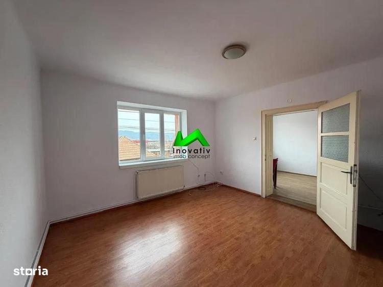 Casă cu 3 camere decomandat în Trei Stejari