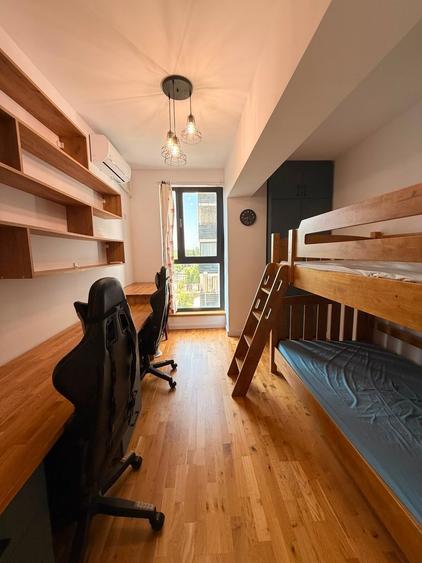 Apartament cu 3 camere semidecomandat în Băneasa