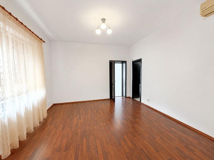 Casă individuală cu 4 camere cu Teren 234 Mp în Central