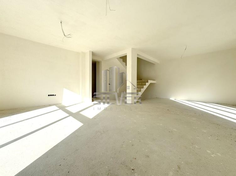 Duplex cu 4 camere cu Canalizare în Florești