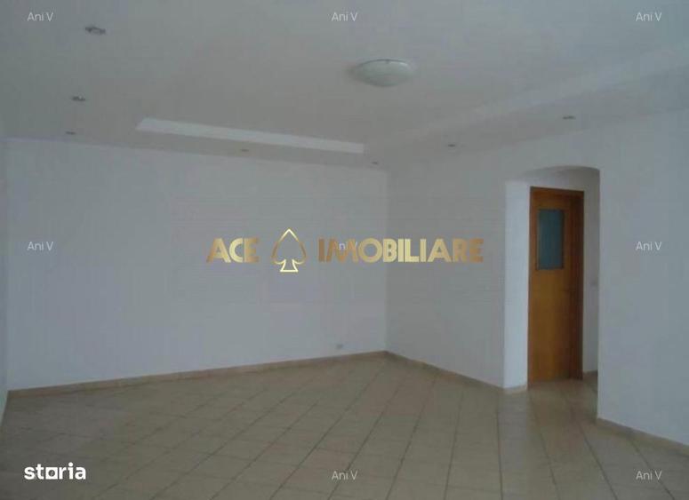 Casă cu 6 camere cu Teren 220 Mp în Vitan