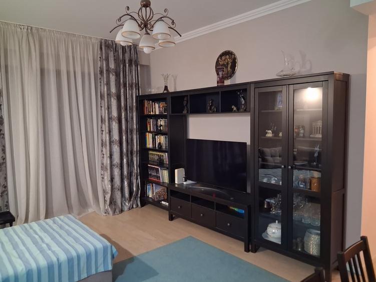 Apartament cu 3 camere decomandat în Vitan