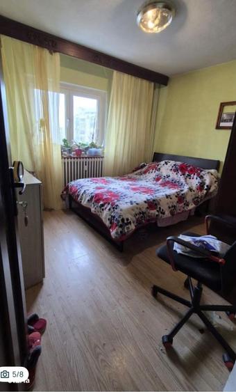 Apartament cu 4 camere semidecomandat în Crângași