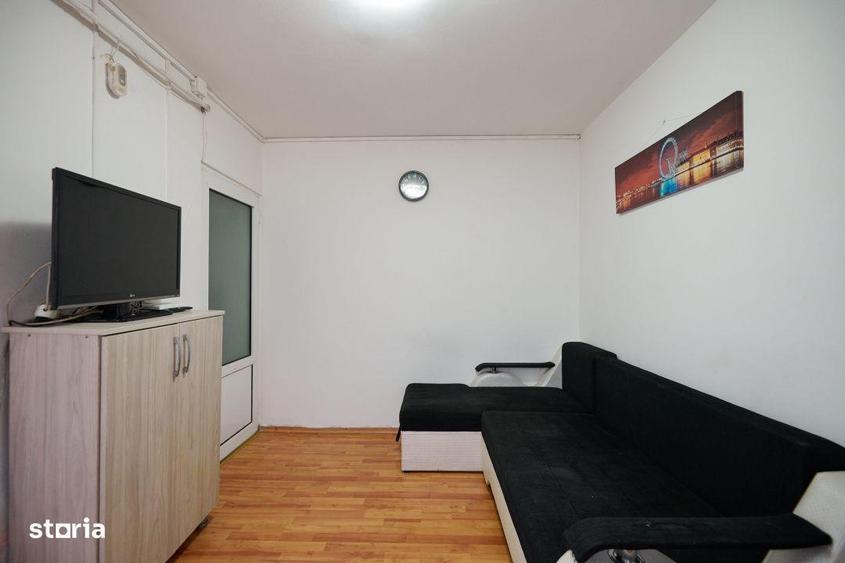 Apartament cu 3 camere semidecomandat în Trivale