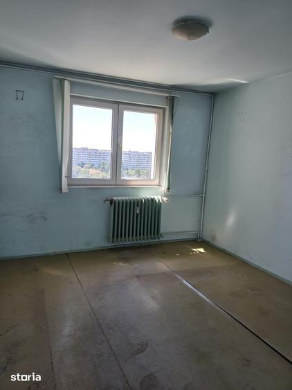 Apartament cu 3 camere semidecomandat în Titan
