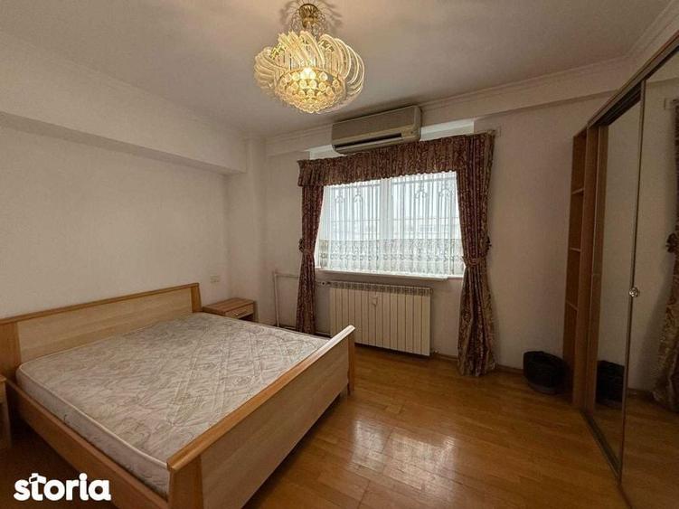 Apartament cu 3 camere decomandat în Titan