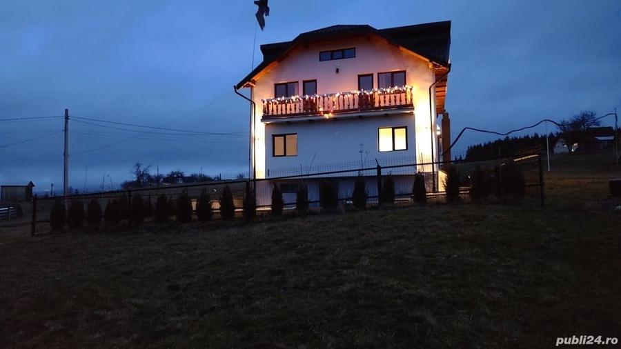 Casă cu 5 camere cu Teren 5800 Mp în Podu Coșnei