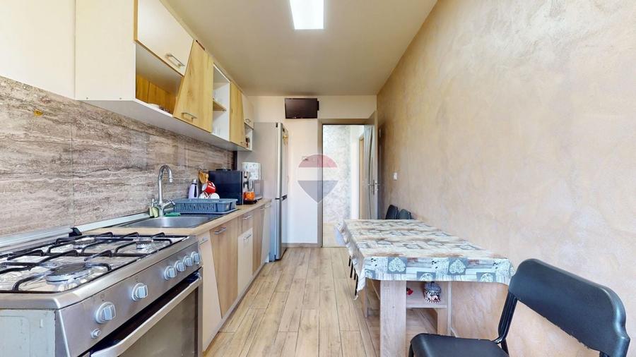 Apartament cu 3 camere decomandat, mobilat în Bartolomeu