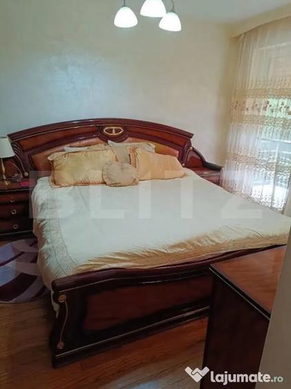 Casă cu 7 camere cu Teren 300 Mp în Central