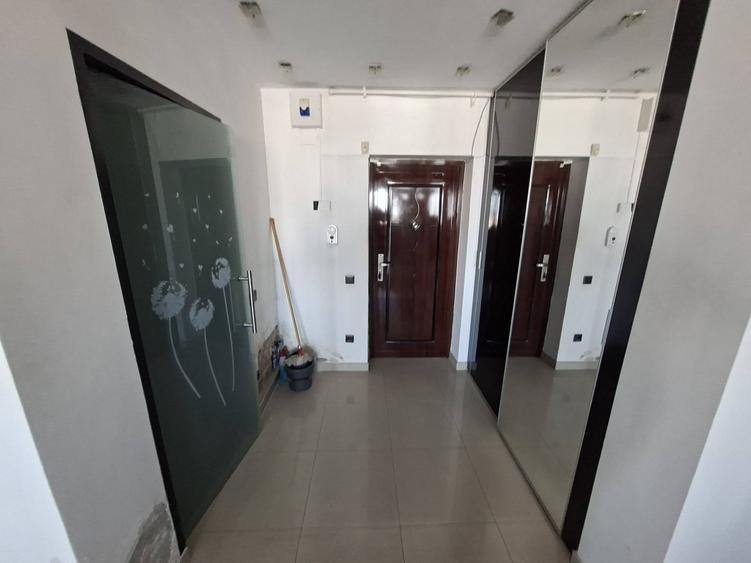 Apartament cu 2 camere semidecomandat, mobilat în Bună Ziua