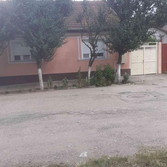 Casă individuală cu 4 camere cu Teren 360 Mp în Micălaca